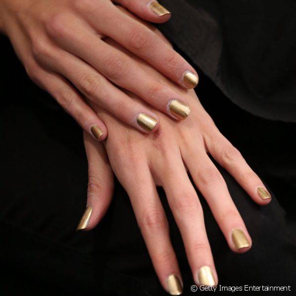 O dourado foi a escolha da grife Mara Hoffman para deixar o estilo mais radiante e sofisticado para o inverno 2015